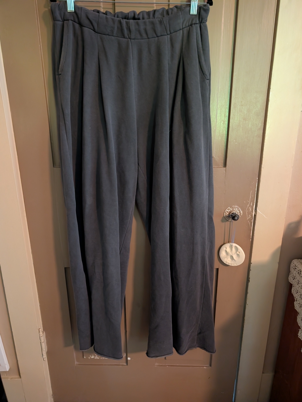 Aerie Charcoal Gray Wide-Leg Pull-On Pleated Pants - Size Medium